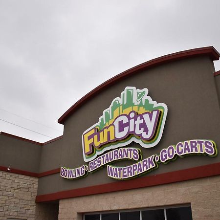 Fun City Resort Hotel Burlington Exterior photo