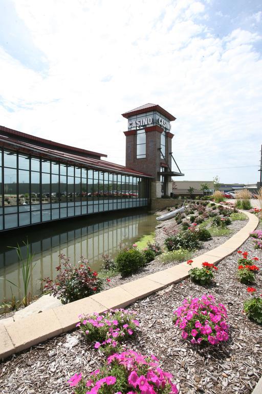 Fun City Resort Hotel Burlington Exterior photo