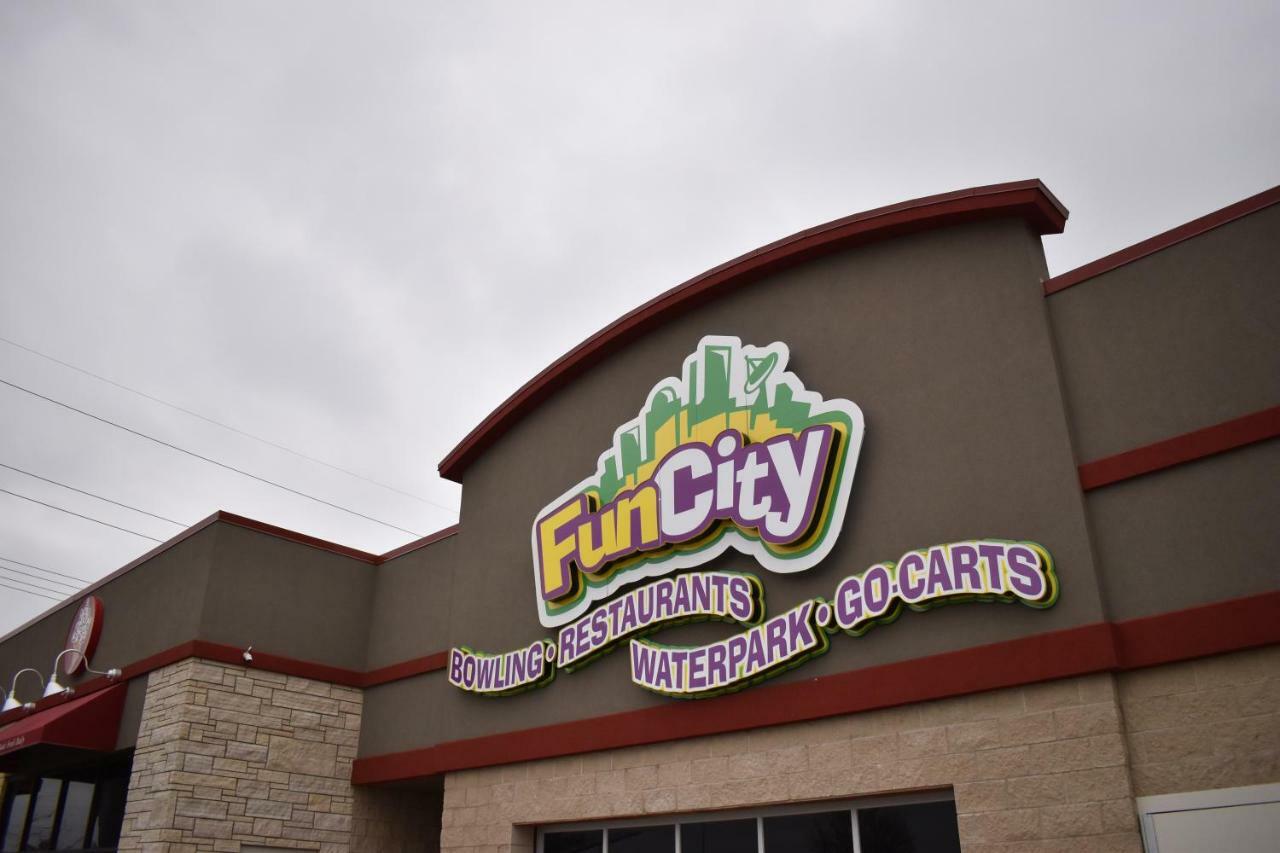 Fun City Resort Hotel Burlington Exterior photo